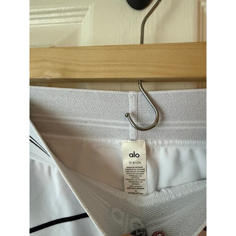 Alo Yoga Airbrush High-Waist Heart Throb Legging White/Black size small NWT - Picture 5 of 6